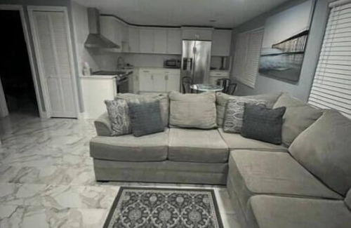 Moorings House | Beautiful 2 BR 2 Bth 1 mile to beach 2.5 Mile to 5th Ave shopping and dining