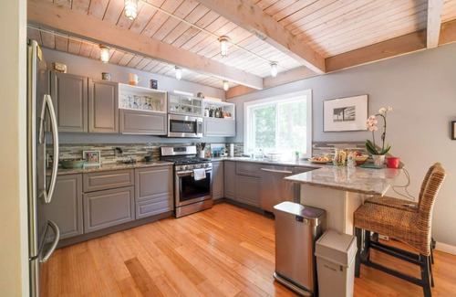 Mashpee House | Beautiful 3 bedroom 2 bath home on quiet street just feet from lovely Johns Pond