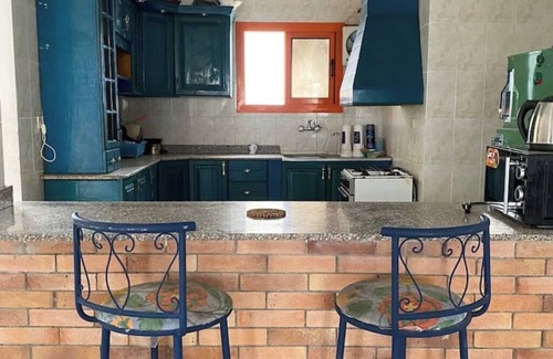 Abu Radis House | Beautiful 3-Bedroom House with pool