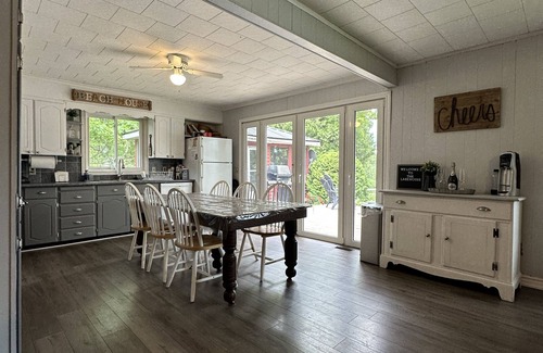 Faraday Cottage | Beautiful 4 Bedroom Cottage on Faraday Trout Lake