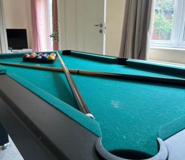 Loughborough Apartment | Beautiful 4-Bedroom Home for Groups & Families