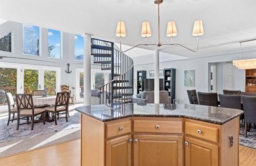 Livingston Cottage | Beautiful 4-Bedroom Lakefront Cottage with Dock