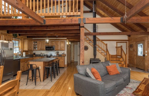Massanutten Cabin | Beautiful 5-Bedroom Cabin Heart of Massanutten - NEW!
