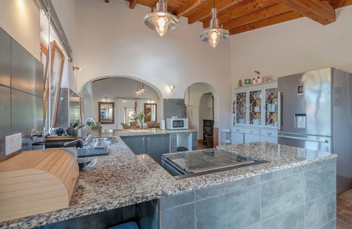 Lagos City Center Villa | Beautiful 5-bedroom Family villa with Pool, wifi and A/C Close to Beaches