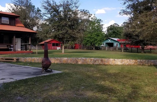 St. Cloud Cabin | Beautiful 5 Bedroom Log Cabin on 100 Acres with Pool, close to orlando