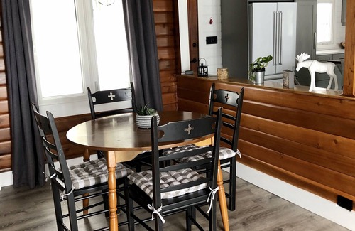 Huntsville House | Beautiful 5bd cottage w/panoramic views of Lake Vernon; minutes from Huntsville