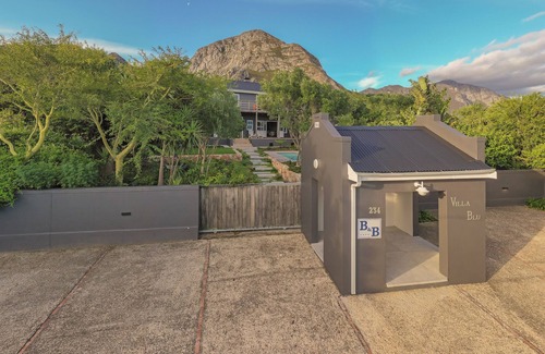 Voelklip Villa | Beautiful 8 Bedroom Villa in Hermanus
