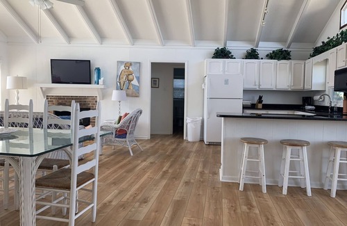 Emerald Isle Cottage | Beautiful and private Oceanfront Cottage