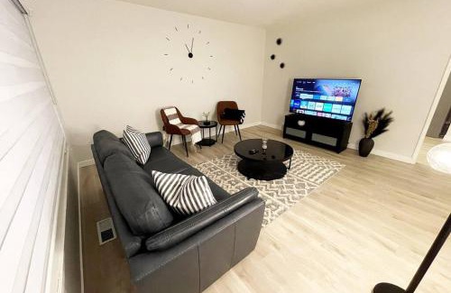 East Kildonan House | Beautiful and Spacious 3 BDR 3 Beds Home