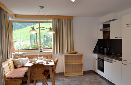 Sankt Anton am Arlberg Villa | Beautiful apartment in villa for 4 guests with WIFI, TV and pets allowed