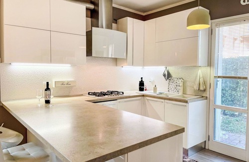 Bernareggio Apartment | Beautiful apartment for 6 people with A/C, pool, WIFI, TV, pets allowed and parking