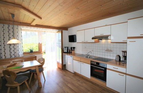 Emberg Apartment | Beautiful apartment for 5 guests with WIFI, TV and terrace
