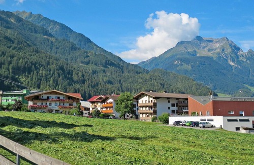 Mayrhofen Apartment | Beautiful apartment for 4 guests with WIFI, TV and parking