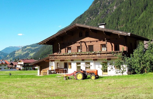 Mayrhofen Apartment | Beautiful apartment for 4 guests with WIFI, TV, terrace and parking
