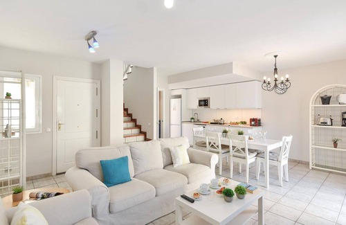 Pasito Blanco Apartment | Beautiful apartment for 4 people with pool, WIFI, A/C, TV, terrace and pets allowed