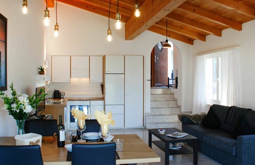 Magadino Apartment | Beautiful apartment for 2 people with WIFI, TV, patio and panoramic view