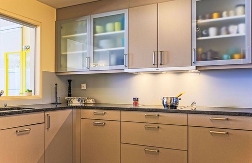 Montreux Apartment | Beautiful apartment for 8 guests with pool, A/C, WIFI, TV, balcony and panoramic view