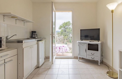 Gardanne Apartment | Beautiful apartment for 2 people with WIFI, TV, terrace and panoramic view