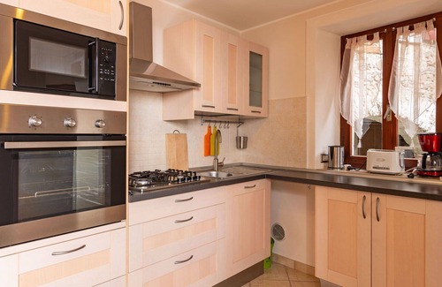 Maccagno Apartment | Beautiful apartment for 5 guests with TV, terrace and pets allowed