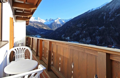 Kauns Apartment | Beautiful apartment for 10 guests with WIFI, TV, balcony, panoramic view and parking