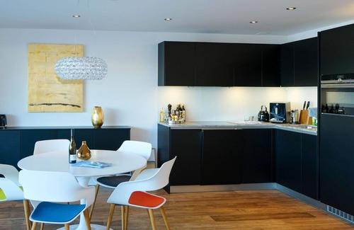 Faulensee Apartment | Beautiful apartment for 4 guests with WIFI, TV, balcony and parking