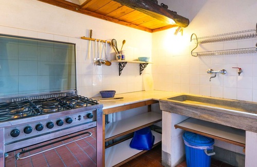 Pescia Apartment | Beautiful apartment for 6 people with WIFI, pool, TV, patio and pets allowed