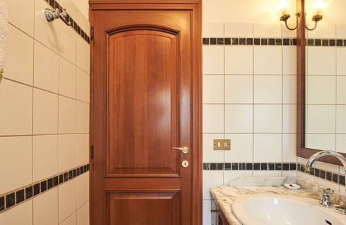 Santa Maria - Rezzonico Apartment | Beautiful apartment for 4 people with WIFI, TV, terrace, pets allowed and parking