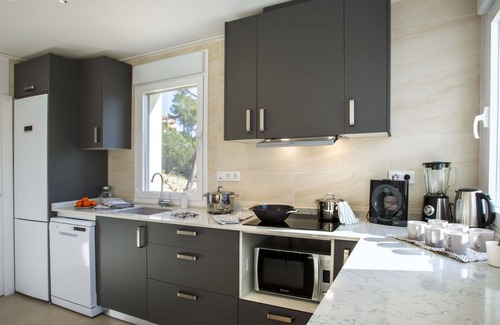 Alcalali Villa | Beautiful apartment in villa with A/C, private pool, WIFI, TV, patio, pets allowed, panoramic view