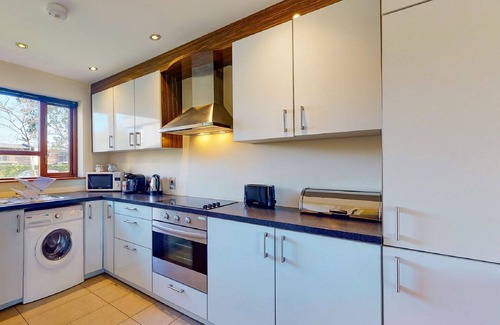 Castlemartyr Apartment | Beautiful apartment for 4 people with WIFI, TV and pets allowed