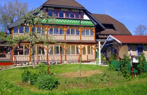 Bernau Apartment | Beautiful apartment in a Black Forest house with conservatory