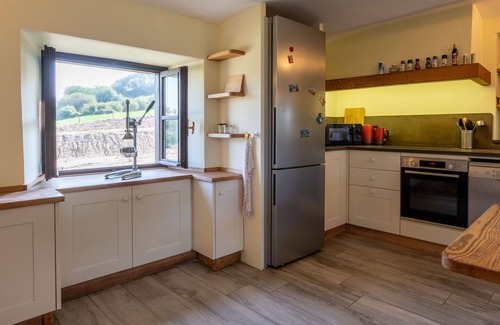 Somano House | Beautiful apartment in villa with WIFI, pool, TV, patio, pets allowed, panoramic view and parking