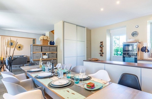 Caden Villa | Beautiful apartment in villa for 8 guests with WIFI, private pool, TV and terrace