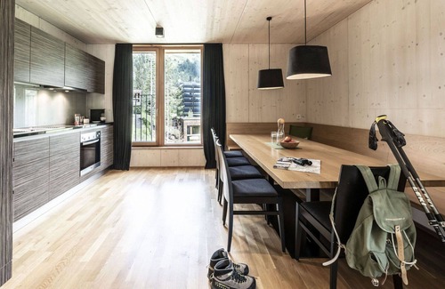 Großdorf House | Beautiful apartment in villa for 4 guests with WIFI, pool, TV, balcony and panoramic view