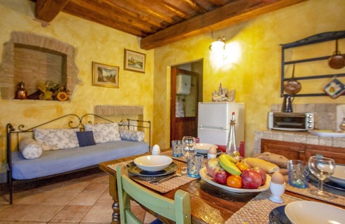 Poggiarello Villa | Beautiful apartment in villa with pool, WIFI, TV, terrace and pets allowed, close to San Gimignano