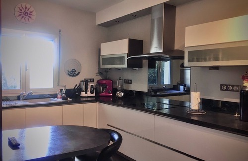 Saze Villa | Beautiful architect-designed air-conditioned villa 10 mn Avignon, greenery, sheltered pool