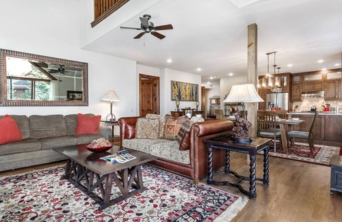 Edwards House | Beautiful Arrowhead Townhouse with Community Hot Tub and Superb Ski Access
