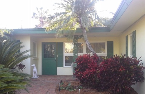 Harbor Bluffs House | Beautiful Belleair 3 Bedroom Luxury Home with Pool
