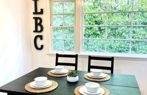 Alamitos Beach Apartment | Beautiful Bright Condo Steps Away from the Beach