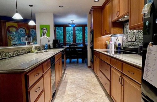 Central Tacoma Condo | Beautiful Central Tacoma 2 bd/2 ba Condo on golf course . Pet-1 medium dog ok