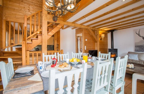 Morzine Ski Chalet | Beautiful chalet with hot tub, central Morzine, fantastic ski-in location.