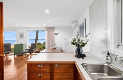 Long Beach House | Beautiful Clifftop home with panoramic views