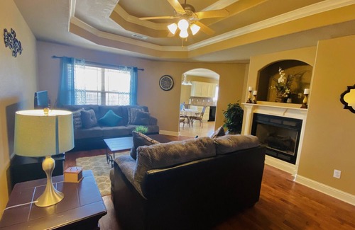 Bentonville House | Beautiful! Close to Museums, MTB Trails, King Bed!