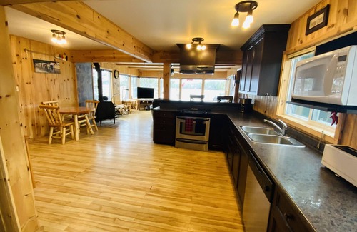 Nairn Centre Cottage | Beautiful Cottage for Rent: With sauna steps away from the lake only $3,000/week