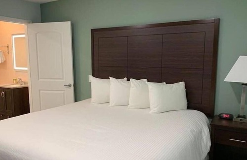 Ocean View Halifax Estates Condo | Beautiful Daytona Beach King Suite!