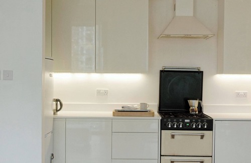 Cantelowes Apartment | Beautiful Designer Flat in Camden