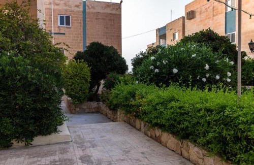 Qawra Apartment | Beautiful flat with Swimming-pool & Seaview