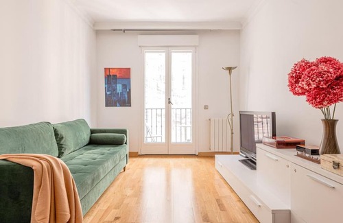 Chueca Apartment | Beautiful flat with pool in the center-S-MARC