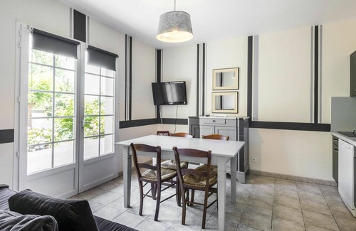 La Bastide-Clairence Apartment | Beautiful apartment for 4 people with pool, WIFI, TV, terrace and pets allowed