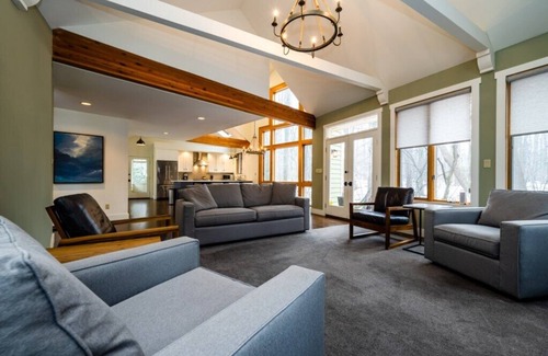 Harbert House | Beautiful Harbert Home Close to Sandy Lake Michigan Beach!