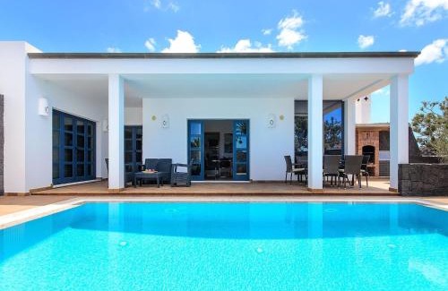 Playa Blanca House | Beautiful holiday home in Playa Blanca with pool